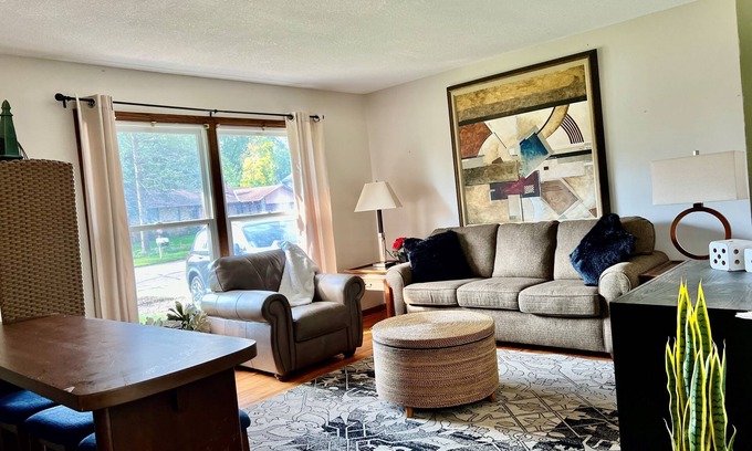 Apple Valley Casa | Premium Location,, Apple Valley Home on Scott Park!
