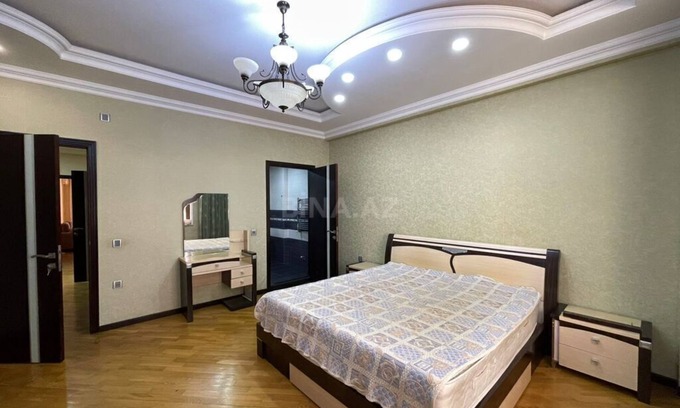Yasamal Cama Y Desayuno | Premium Master Bedroom with AC, Attached Balcony & Bath,WiFi in Center Baku