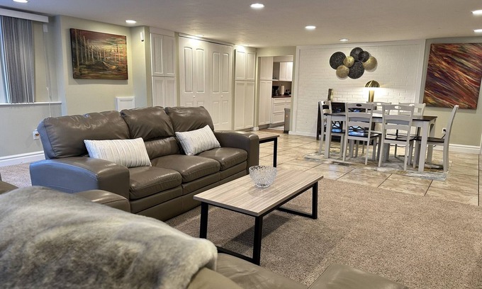 Olympus Cove Apartamento | Premium Olympus Cove Daylight Walkout Apartment
