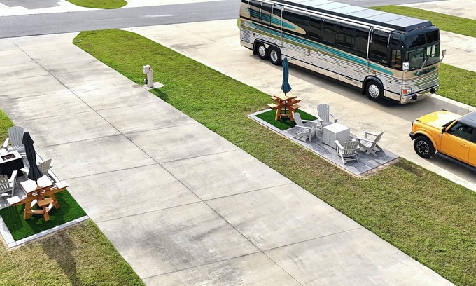 Oak Alquiler De RV | Premium RV Pull-Thru Site 🏖️Near Beaches🌊Allows Boats 🚤!