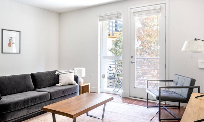 Renaissance Apartamento | Premium San Jose 3BR w/ W/D, Pool, Gym, BBQ, near freeways, by Blueground