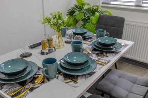 Nottingham Casa | Premium Serviced Accommodation Nottingham, 4 Bedrooms, 5 Beds, 4 Bathrooms, Sleeps 7
