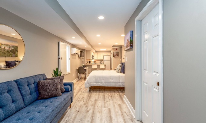Abingdon Apartamento | Premium Studio in Historic District, Walking Distance to Restaurants & Shops!