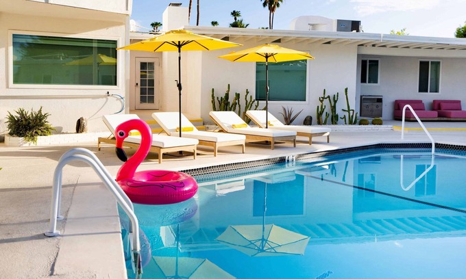 Uptown Design District Apartamento | Premium Suite, King Bed With Sofa Bed, Pool View