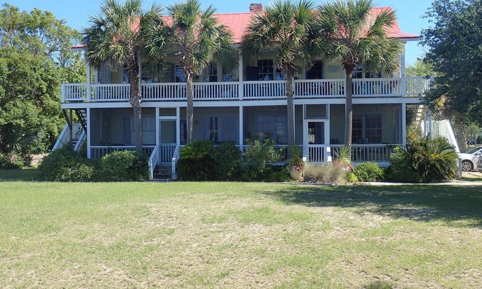 Sullivan's Island Condominio | ¡Condominio frente a la playa de Sullivan's Island Premium!