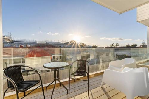 Mangere Casa | Premium Townhouse w Sunset Views close to Airport