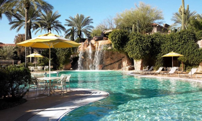 North Scottsdale Villa | Escápese a Sunny Scottsdale para practicar golf, entrenamientos de primavera o simplemente relajarse en la piscina