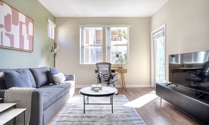 Contra Costa Centre Apartamento | Premium Walnut Creek 1BR w/ Pool, Gym & W/D, close to BART, by Blueground