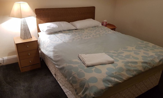 Prenton Casa | Prenton 1 Double Room near Liverpool