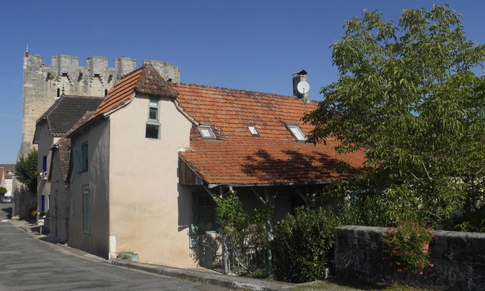 Rudelle Casa | Preserved, authentic house on the edge of a park in a Bastide in the Lot department
