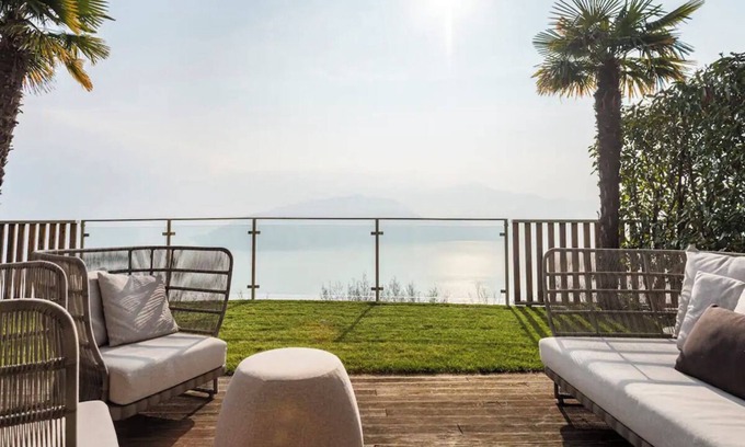 Parzanica Apartamento | Prestige Lake Skyline