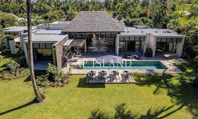 Grand River South East Casa | Prestigious 4-bedroom en-suite villa on the Golf d'Anahita