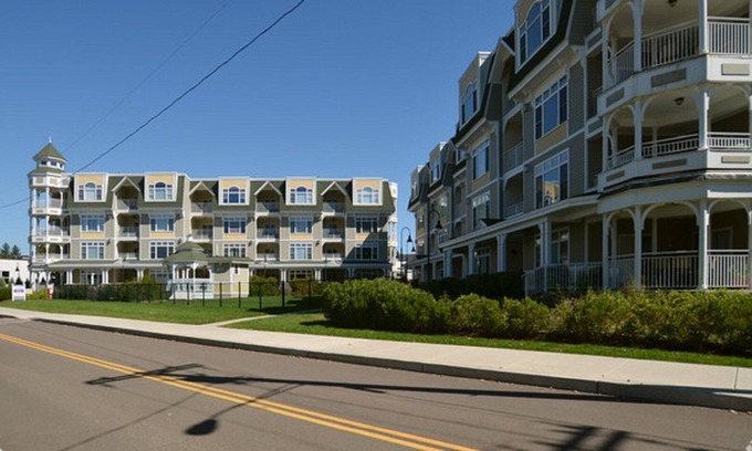 Bemus Point Condominio | Prestigioso Bemus Bay Condo C-101