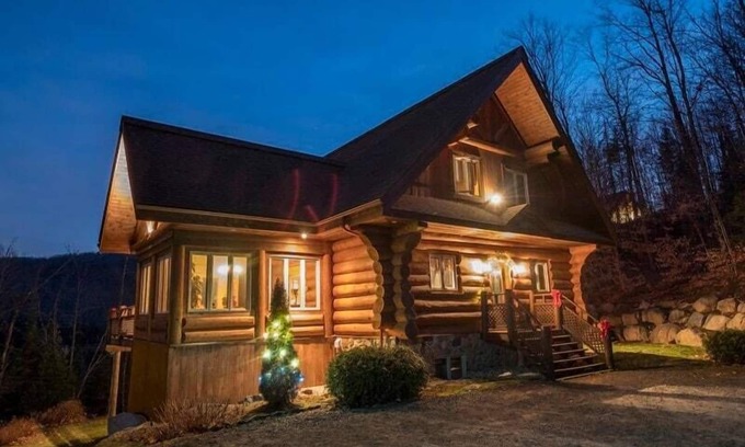 Les Pays-d'en-Haut Regional County Municipality Chalet De Esquí | Prestigious chalet built exclusively using the Scandinavian log method.