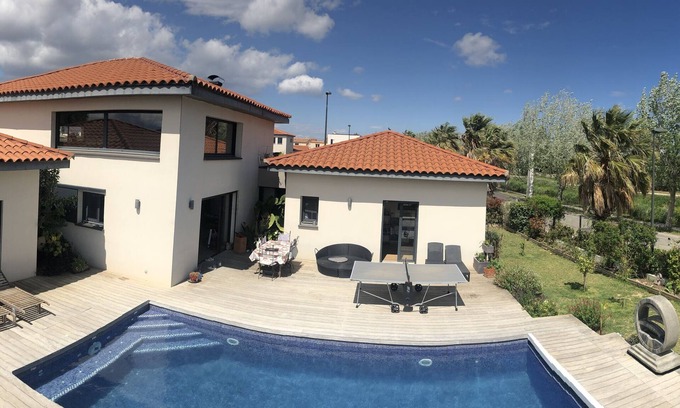 Saint-Hippolyte Casa | Villa contemporánea de prestigio, con gran piscina y hermosa terraza.