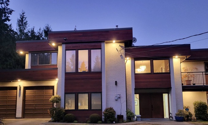 Cordova Bay Casa | Ubicación prestigiosa Casa ejecutiva deseable, alquiler muy grande y limpio. Debe C