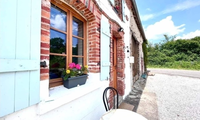 Saint-Leger-Magnazeix Cabaña | Pretty Cottage in a Rural Village!