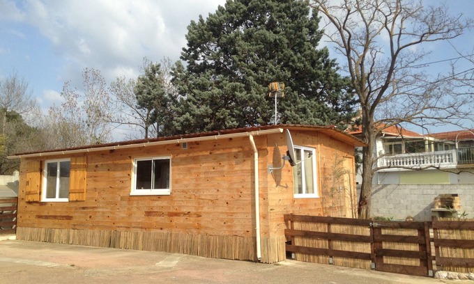 Beziers Chalet De Esquí | Bonito chalet de 65m2 con jardín, barbacoa, parking y wifi.