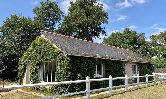 Saint-Leger-des-Bois Casa | Pretty house in the countryside