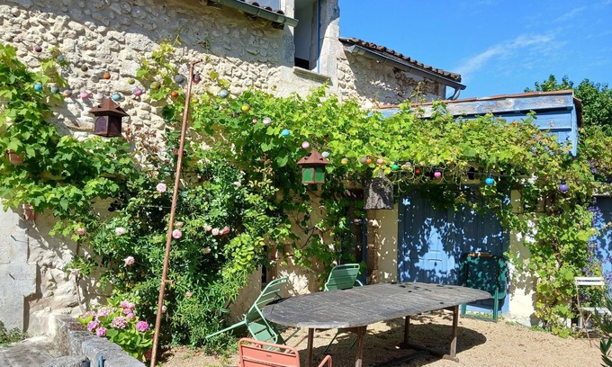 Bourdeilles Casa | Pretty gîte in the center of the village near Bourdeilles castle