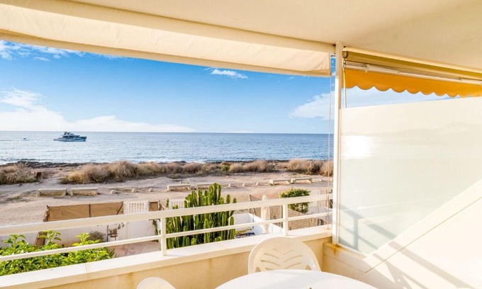 Bahía de San Antonio Casa | Pretty Holiday Home in Sant Josep de Sa Talaia near Sea
