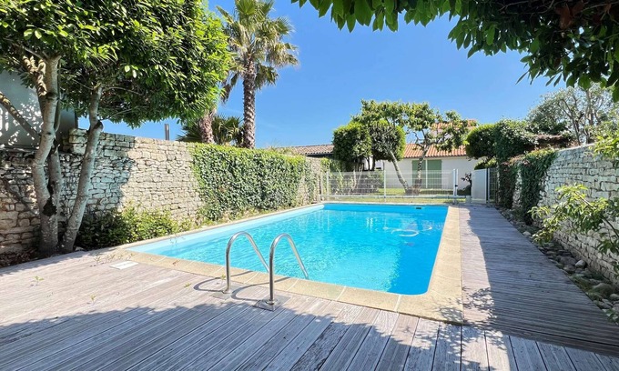 Sainte-Marie-de-Re Casa | Pretty house with garden, pool and parking