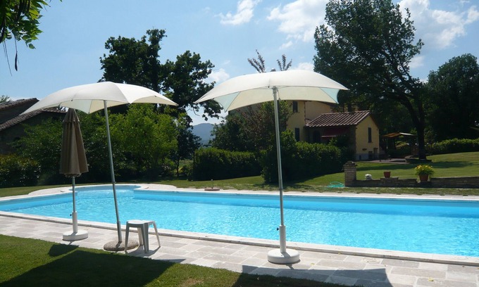 Santa Reparata Villa | Una hermosa casa con una gran piscina, jardín, pista, CA, muy amplio