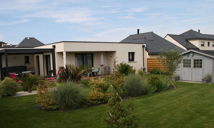 Beaussais-sur-Mer Casa | Bonita casa ajardinada moderna con SPA en Beaussais sur Mer