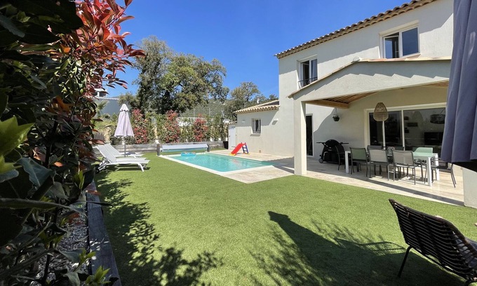 Preconil Villa | Pretty new villa with all modern comforts 9 km from the beaches