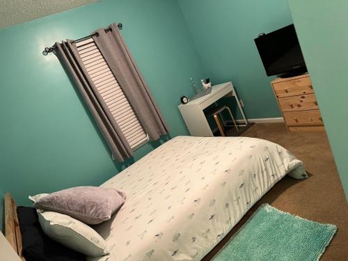 Charlotte Casa | Prickle Your Fancy Private Room in University