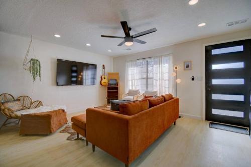 Barelas Casa | Prickly Pear at Cactus Flower-HOT TUB-Pet Friendly-No Pet Fees!