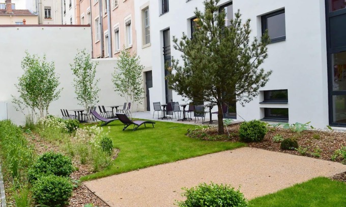 Perrache Apartamento | Prime Confluence District Retreat: Modern Amenities