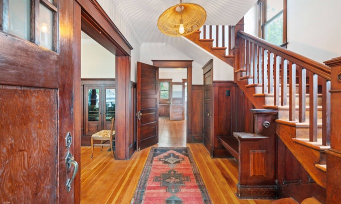 Downtown Vancouver Casa | Prime Downtown Location - Family Friendly