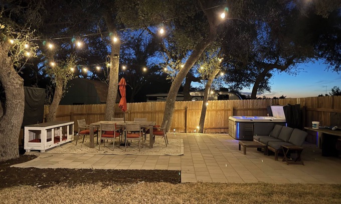 Austin Casa | Prime Location - 2 Bed, 2 Bath, Sleeps 6, Hot Tub, Austin, Dripping Springs