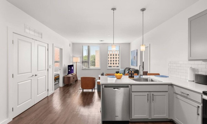 Hough Apartamento | Prime Location 2BR Apt Near Clinic & CWRU