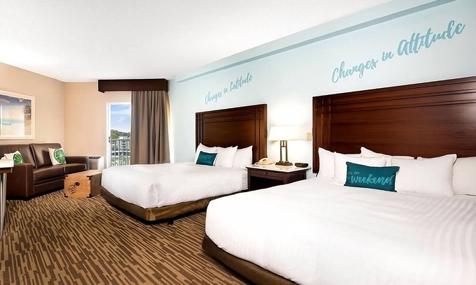 Osage Beach Hotel | Prime Location! 3 Comfortable Units, Onsite Pool, Free Parking, Lakeview