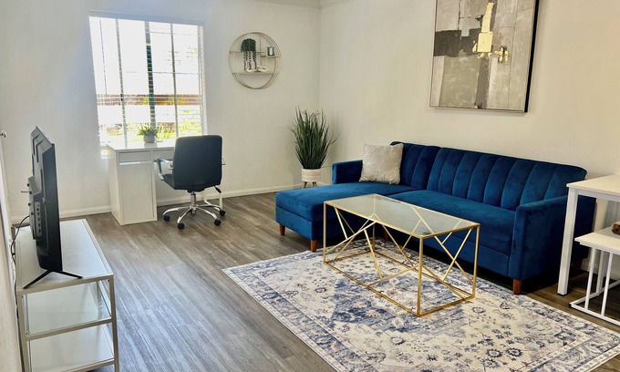 University City Condominio | Prime Location, 5 minutes to the beach, UCSD, Hospitals, UTC mall