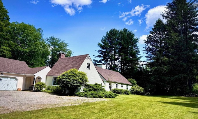 Stockbridge Casa | Prime Location and Charm – 5 Mins to Tanglewood & Best Berkshire Attractions