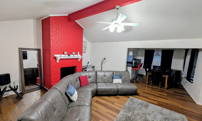 North Arlington Casa | Prime Location Arlington's Finest