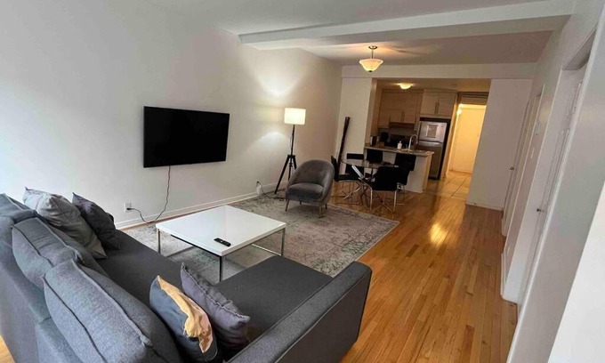Saint Henri Apartamento | Prime Location Condo With Parking 10 min from dowtown