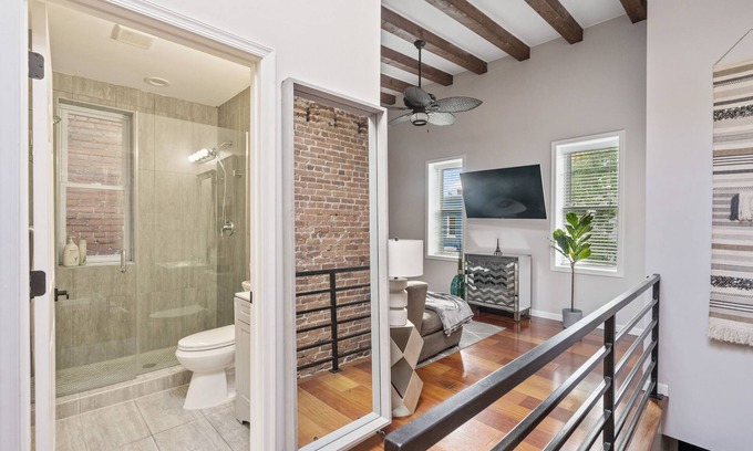 Southwest Apartamento | Prime Location! DC’s Southwest and Navy Yard Welcomes You!