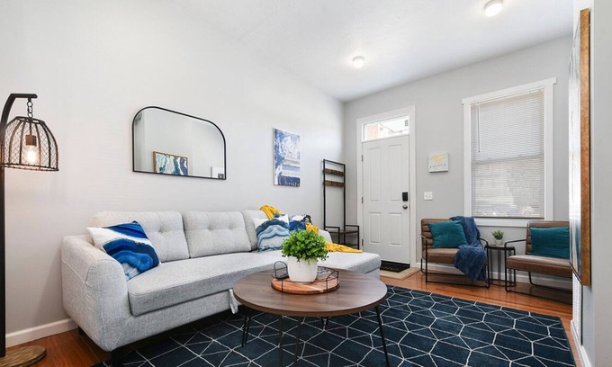 East Allegheny Casa | Prime Location, Free Parking, Fast WiFi, Walkable