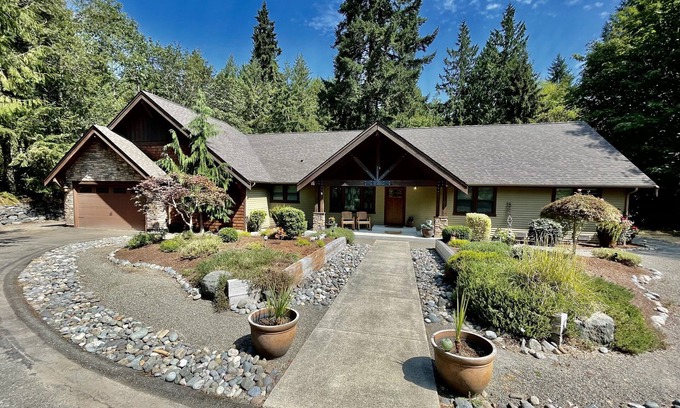 Burley Casa | Prime Location - Gated Estate Property - Excellent Long Term Rates