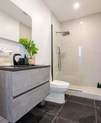 Shaughnessy Village Apartamento | Prime Location Gorgeous 4BR Downtown MTL