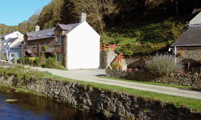 Solva Cabaña | ubicación privilegiada en un entorno tranquilo perfecto, con aparcamiento privado, jardín, wifi