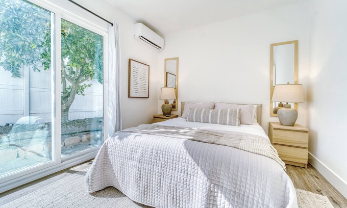 Winnetka Casa | Prime Location, Modern Style: Explore LA from Our Reseda Oasis!