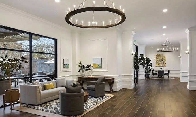 Winters Hotel | Prime Location on the National Park! Loungers, Onsite Art Gallery, Gym, Spa