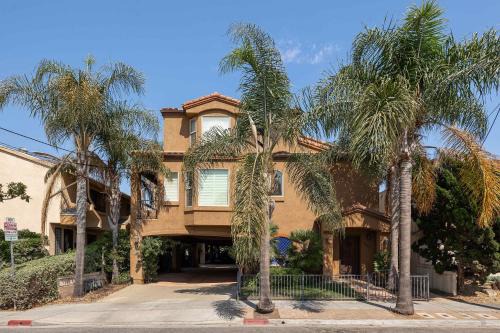 Hillcrest Casa | Prime Location Spacious townhome