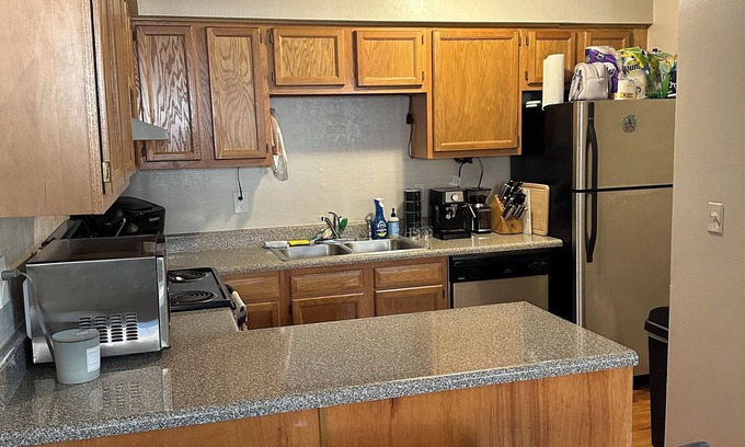 Auburn Apartamento | Prime Location, Top Amenities – Walk to Downtown & Auburn Stadium!