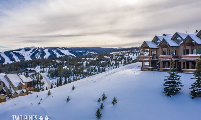 Saddle Ridge Casa | * NUEVA LISTA * SKI-IN / OUT- Saddle Ridge Home- ¡Acceso a la luz de la luna, vistas y bañera de hidromasaje!